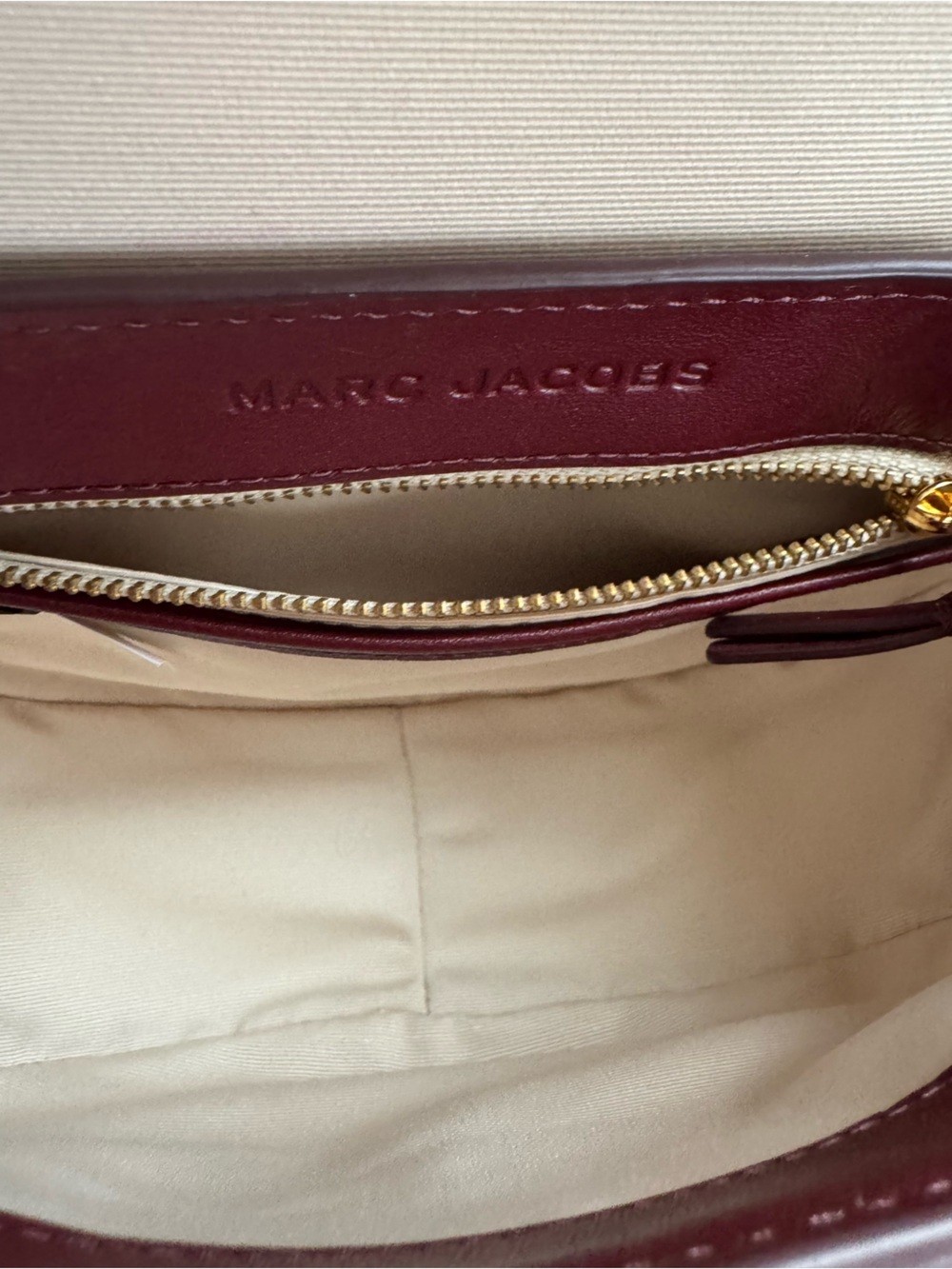 Marc Jacobs The Covered J Marc Saddle Bag in cherry maroon wine red - Picture 6 of 15